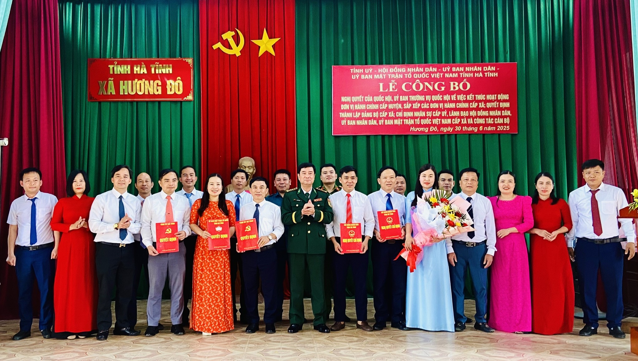 Lễ công bố các Nghị quyết, Quyết định về sắp xếp đơn vị hành chính, tổ chức bộ máy nhân sự, cán bộ địa phương