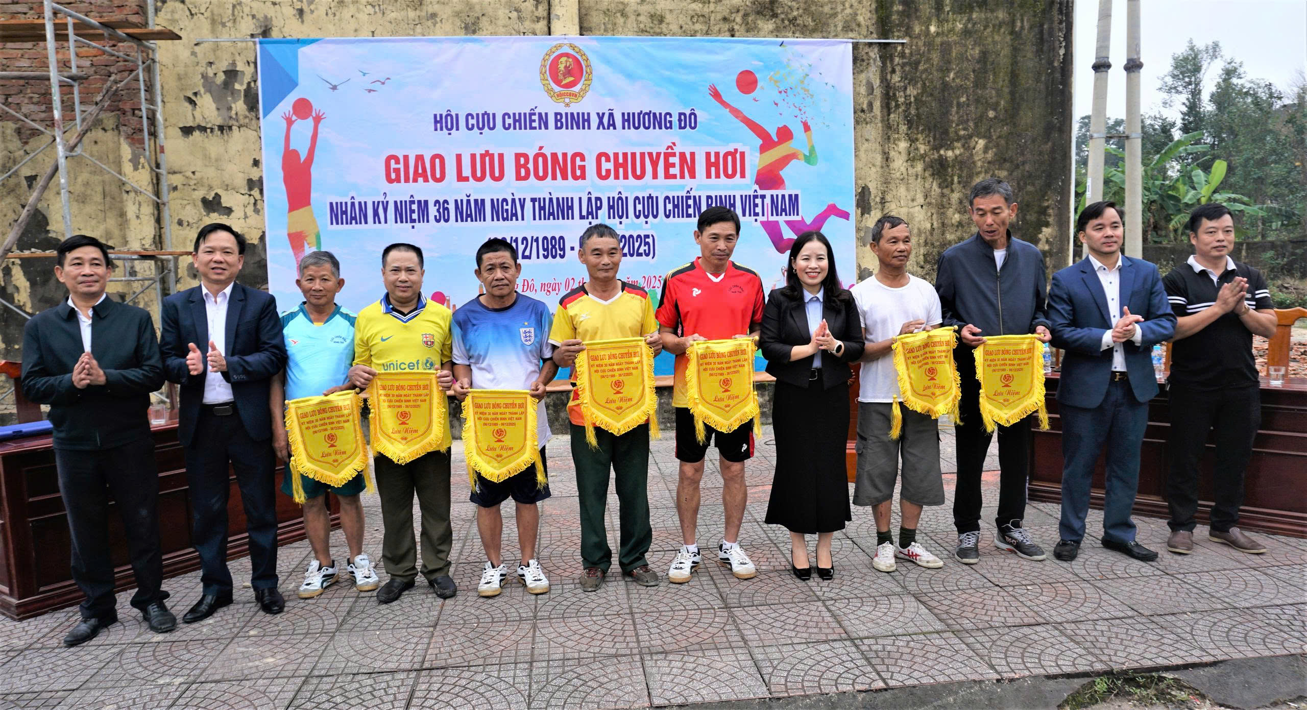 Hội Cựu chiến binh xã Hương Đô tổ chức giao lưu Giải bóng chuyền hơi nam năm 2025