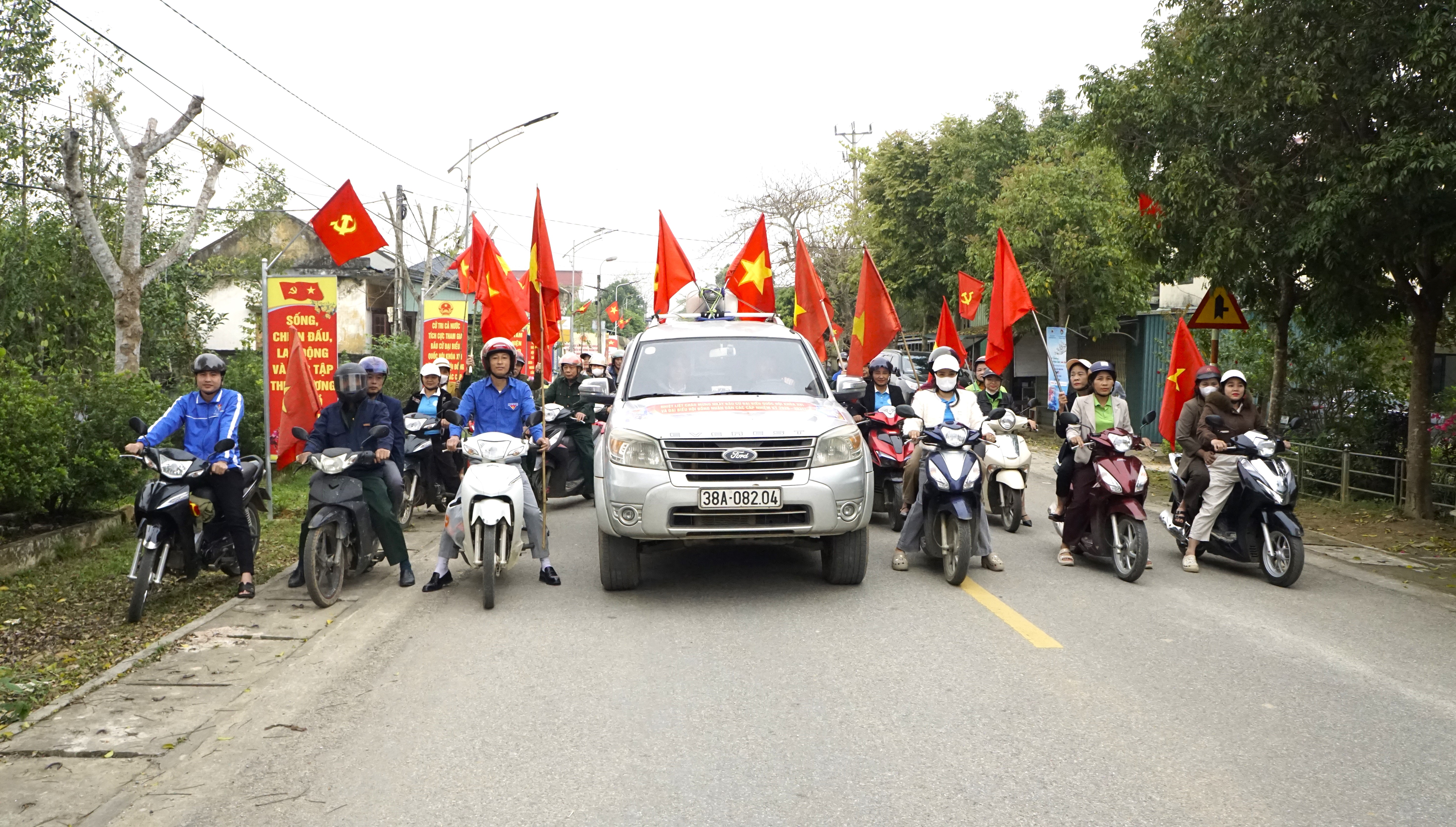 Khí thế rộn ràng trên khắp nẻo đường tại xã Hương Đô hướng về ngày bầu cử 15/3