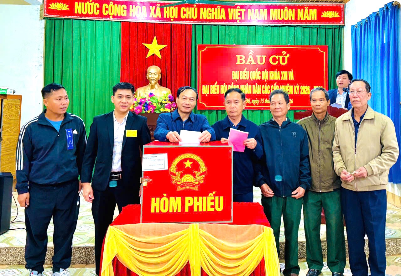 Xã Hương Đô: 12/12 khu vực bỏ phiếu hoàn thành bầu cử, đạt 100% cử tri tham gia