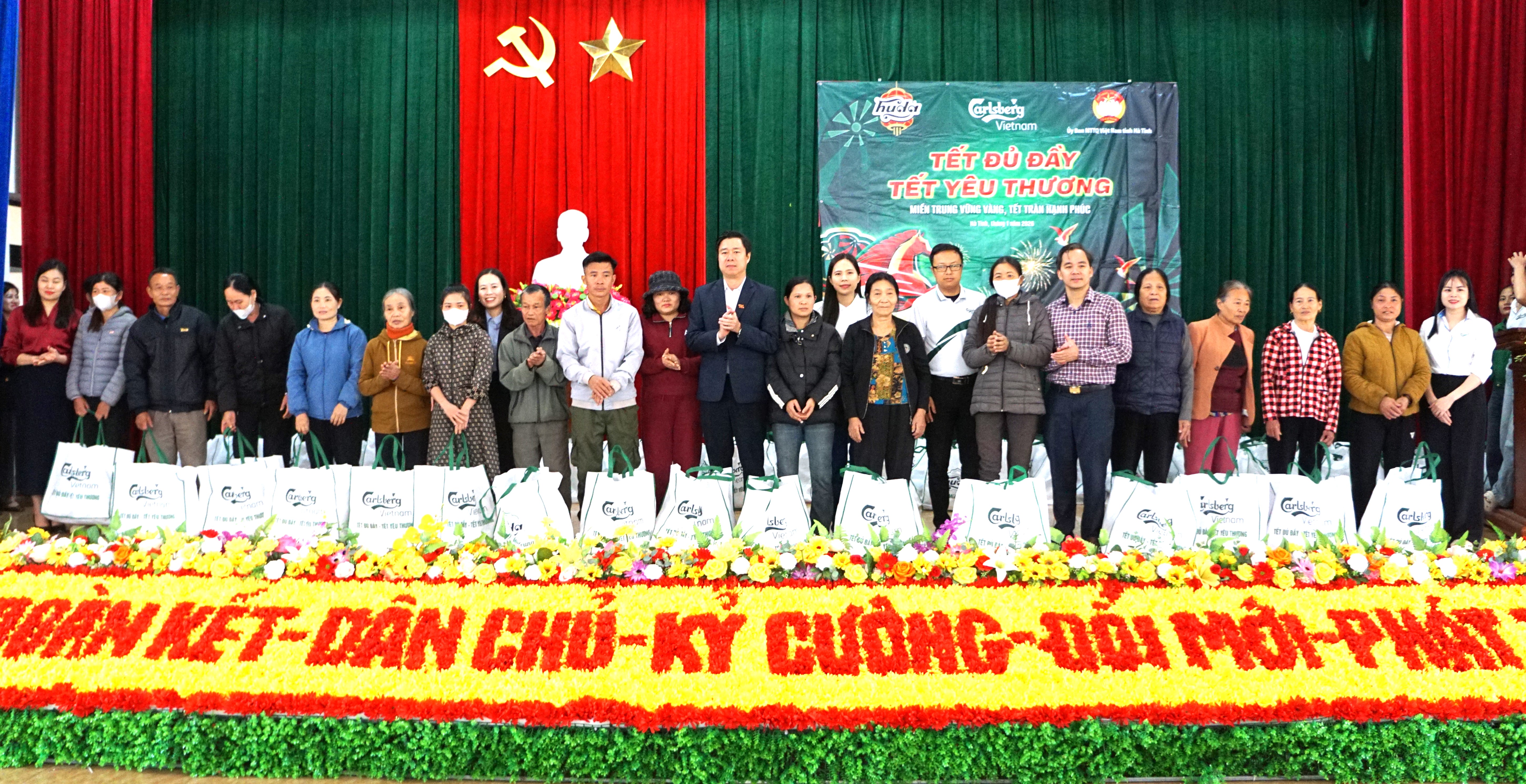 Carlsberg – HUDA Việt Nam đồng hành cùng xã Hương Đô trong công tác an sinh xã hội dịp Tết Nguyên đán