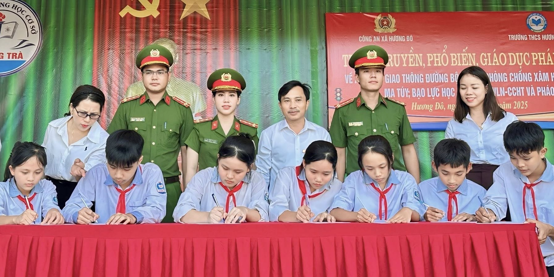 Tuyên truyền, giáo dục pháp luật về Trật tự, an toàn giao thông đường bộ; những kỹ năng cơ bản phòng cháy, chữa cháy