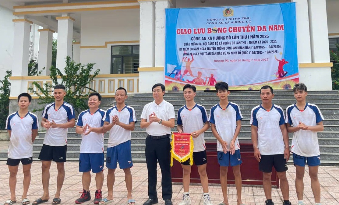 Công an xã Hương Đô tổ chức thành công giải bóng chuyền da nam năm 2025