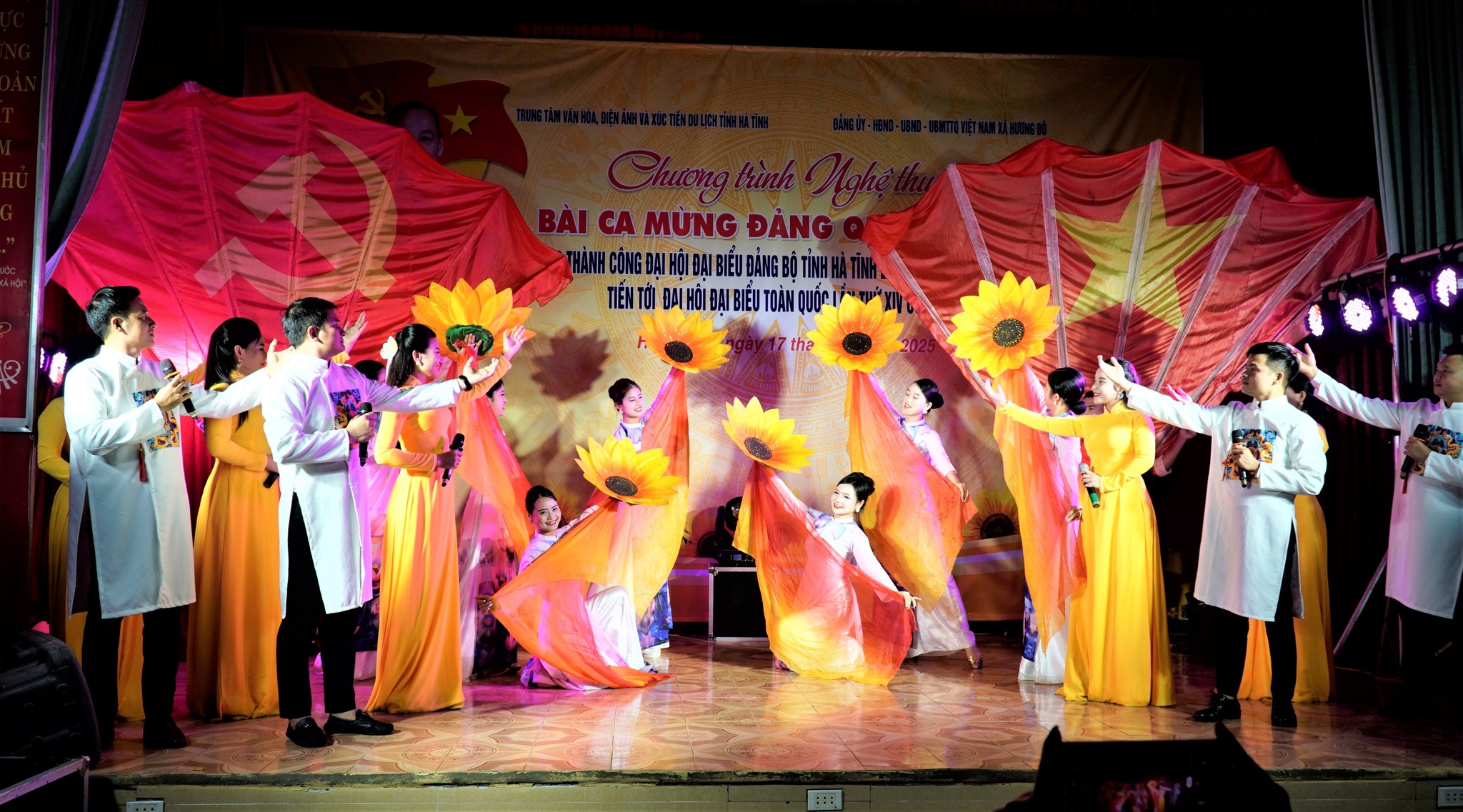 Hương Đô sôi nổi, ý nghĩa chương trình nghệ thuật Bài ca mừng Đảng Quang Vinh