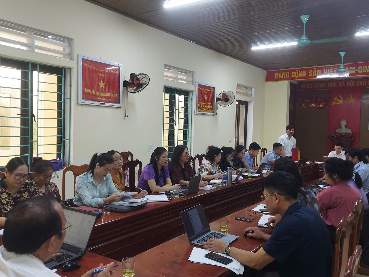 Lãnh đạo Ủy ban nhân dân xã làm việc với các Trường học đóng trên địa bàn xã trước thềm năm học mới