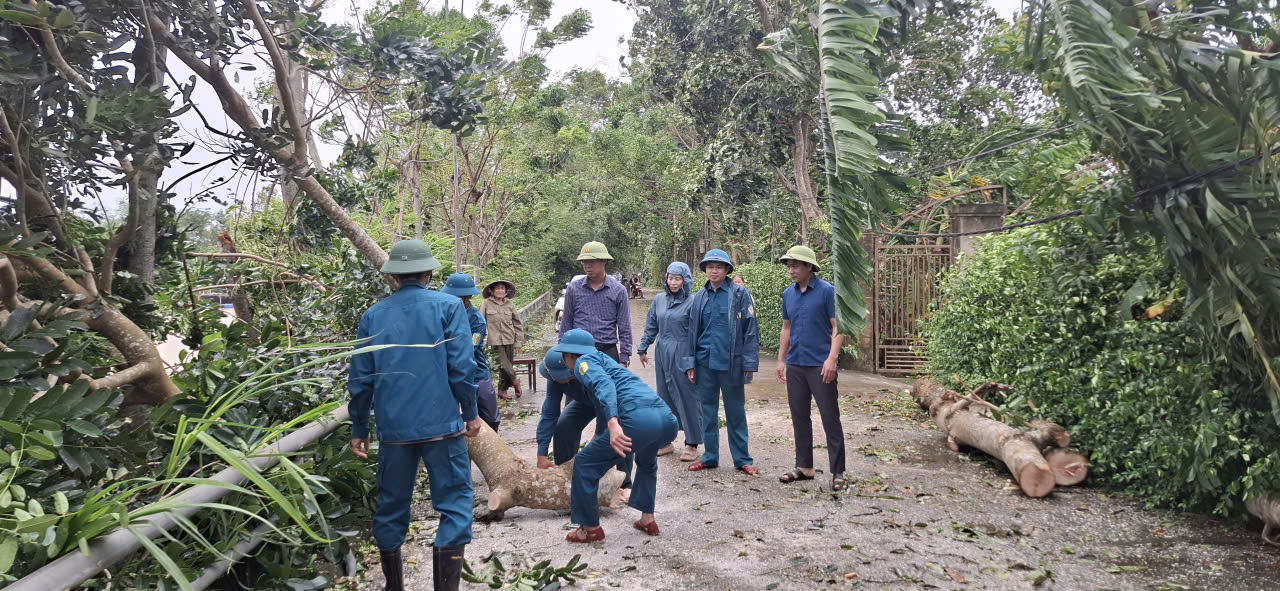 Xã Hương Đô tiếp tục đẩy mạnh các hoạt động khắc phục hậu quả của cơn bão số 10