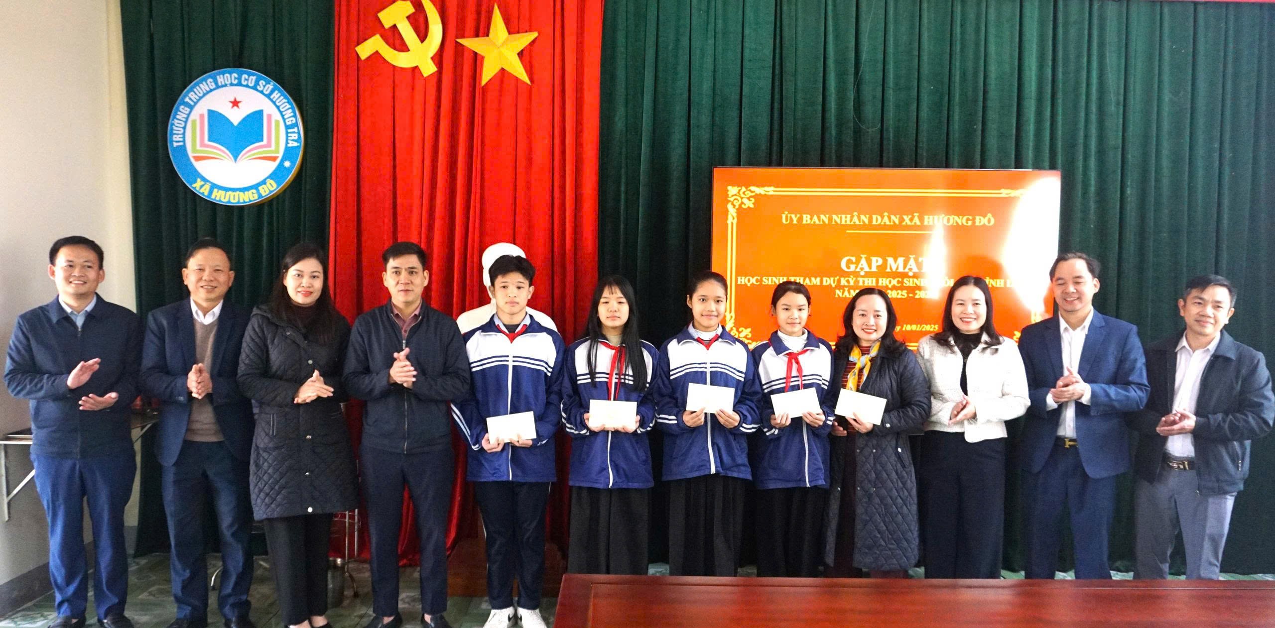 Lãnh đạo xã Hương Đô gặp mặt các đội tuyển tham dự Kỳ thi học sinh giỏi tỉnh lớp 9, năm học 2025 - 2026