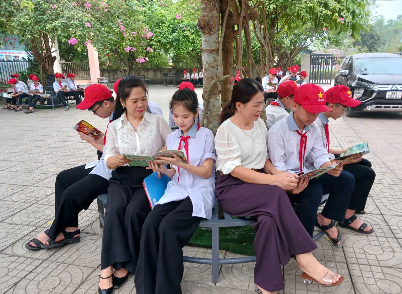 Lan tỏa văn hóa đọc từ ngày hội sách tại Trường THCS Hương Trà