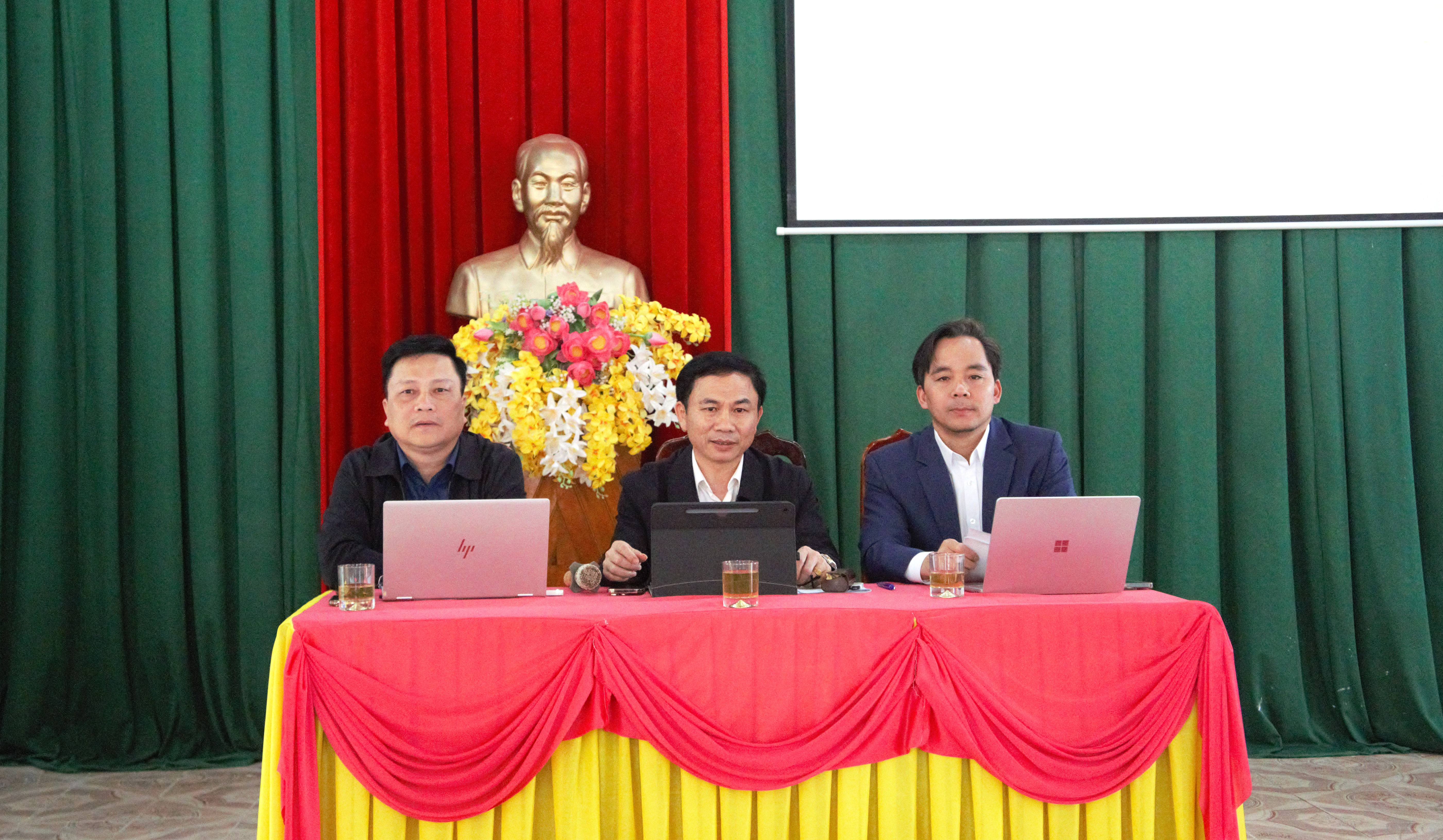 Xã Hương Đô: họp triển khai công tác chuẩn bị trước và sau Tết Nguyên đán Bính Ngọ năm 2026