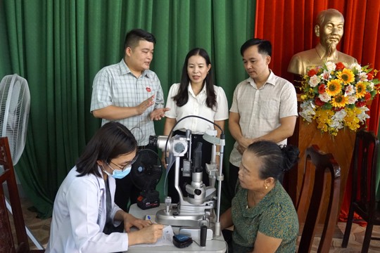 UBND xã Hương Đô phối hợp Bệnh viện Đa khoa Sài Gòn Hà Tĩnh tổ chức chương trình khám, tư vấn sức khỏe và cấp phát thuốc miễn phí cho nhân dân 
