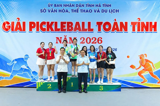 Đội tuyển Pickleball xã Hương Đô giành Huy chương Bạc ở lứa tuổi dưới 40