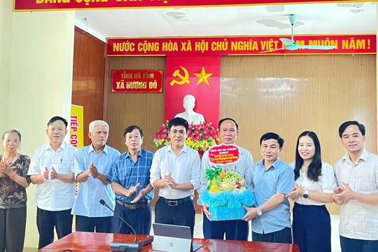 Lãnh đạo xã Hương Đô chúc mừng 85 năm Ngày truyền thống Hội Người cao tuổi Việt Nam (6/6/1941 – 6/6/2026).