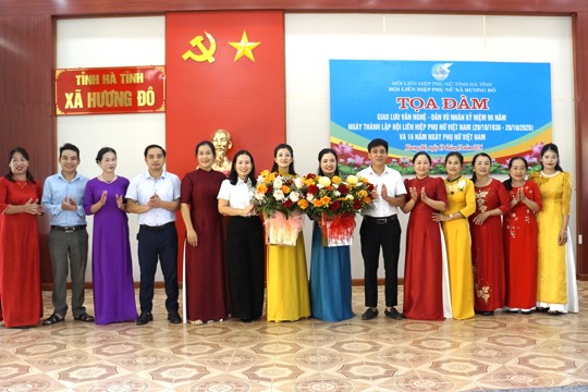 Hội LHPN xã Hương Đô tổ chức tọa đàm, giao lưu dân vũ kỷ niệm 96 năm Ngày thành lập Hội LHPN Việt Nam và 16 năm Ngày Phụ nữ Việt Nam (20/10)