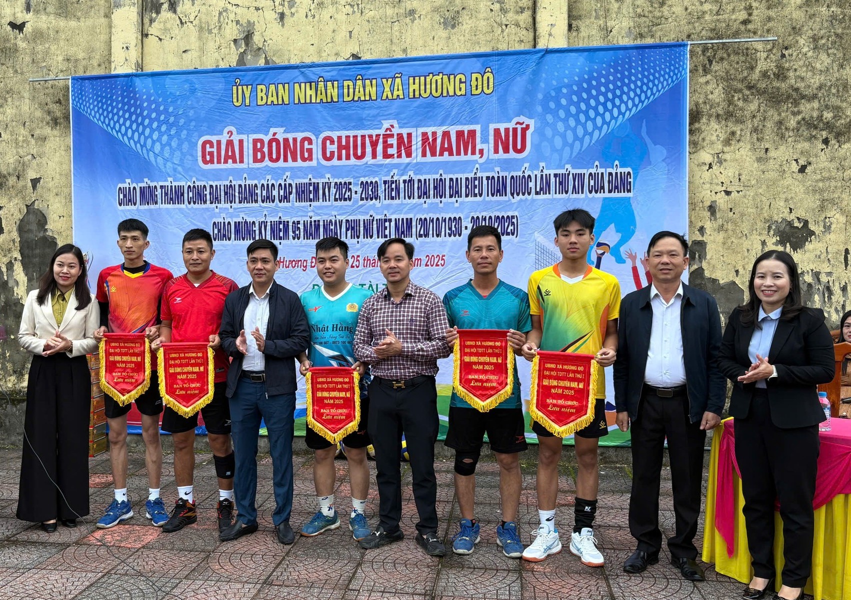Xã Hương Đô tổ chức thành công nội dung giành cho nam giải bóng chuyền nam, nữ xã Hương Đô năm 2025 